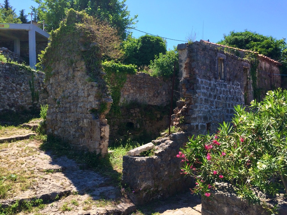 Ruined part of the villa